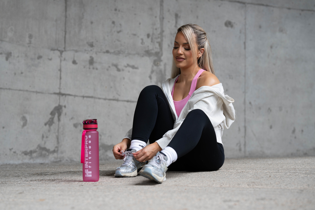 Pink Water Bottle 1 Litre: the Perfect Hydration Companion for Your Fitness Journey