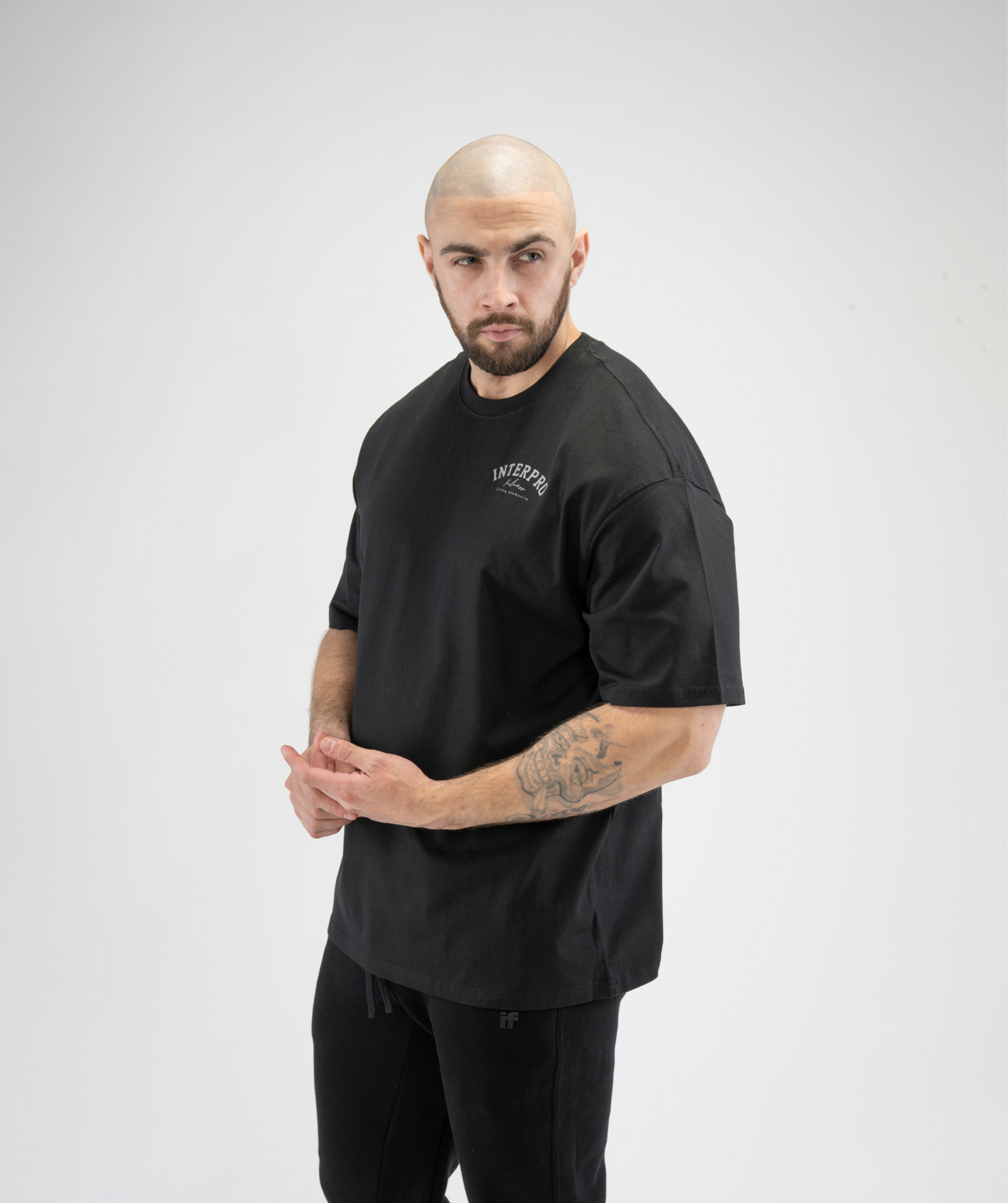 Interpro Fitness Men’s Black Oversized T-Shirt, premium athletic wear with roomy cut.