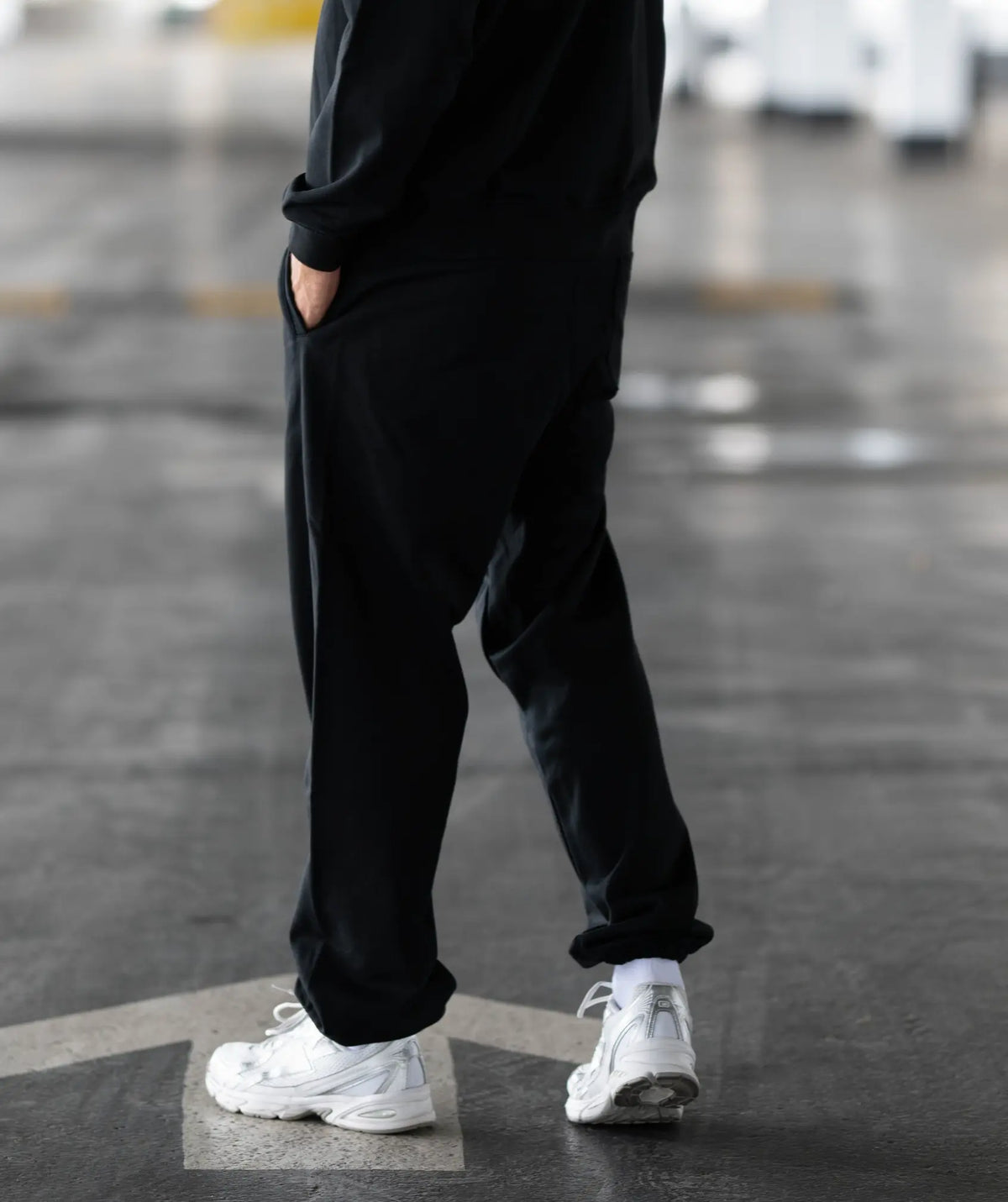  black pants and white sneakers 
