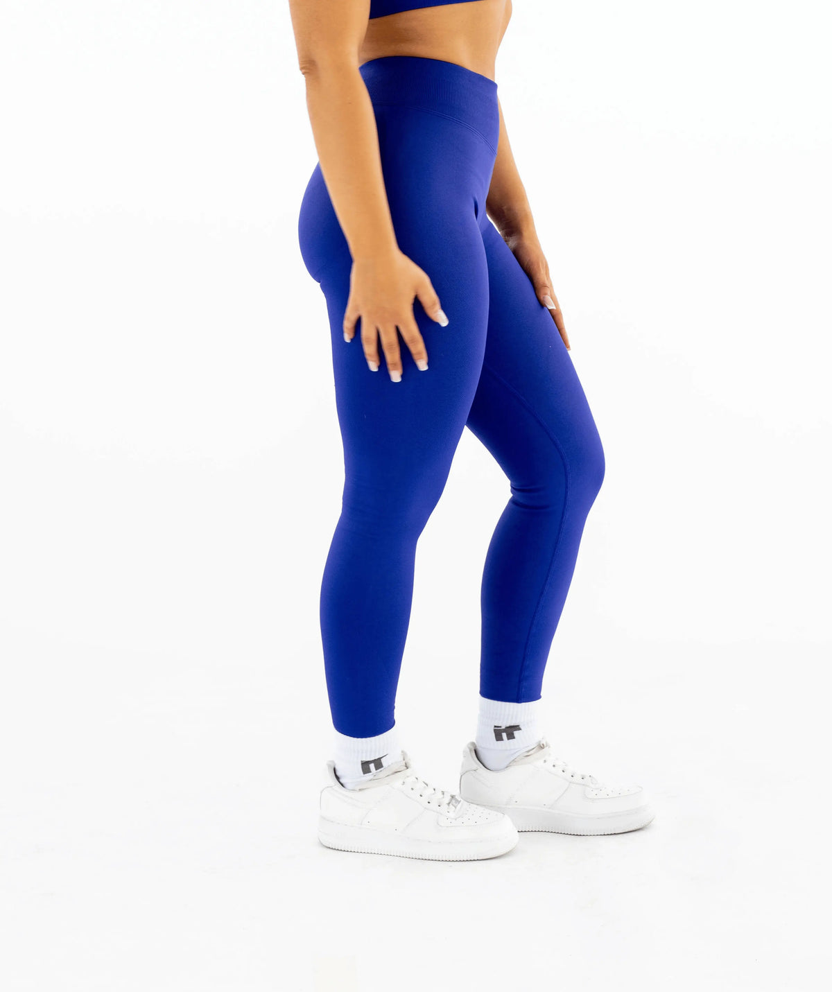 blue leggings and white sneakers