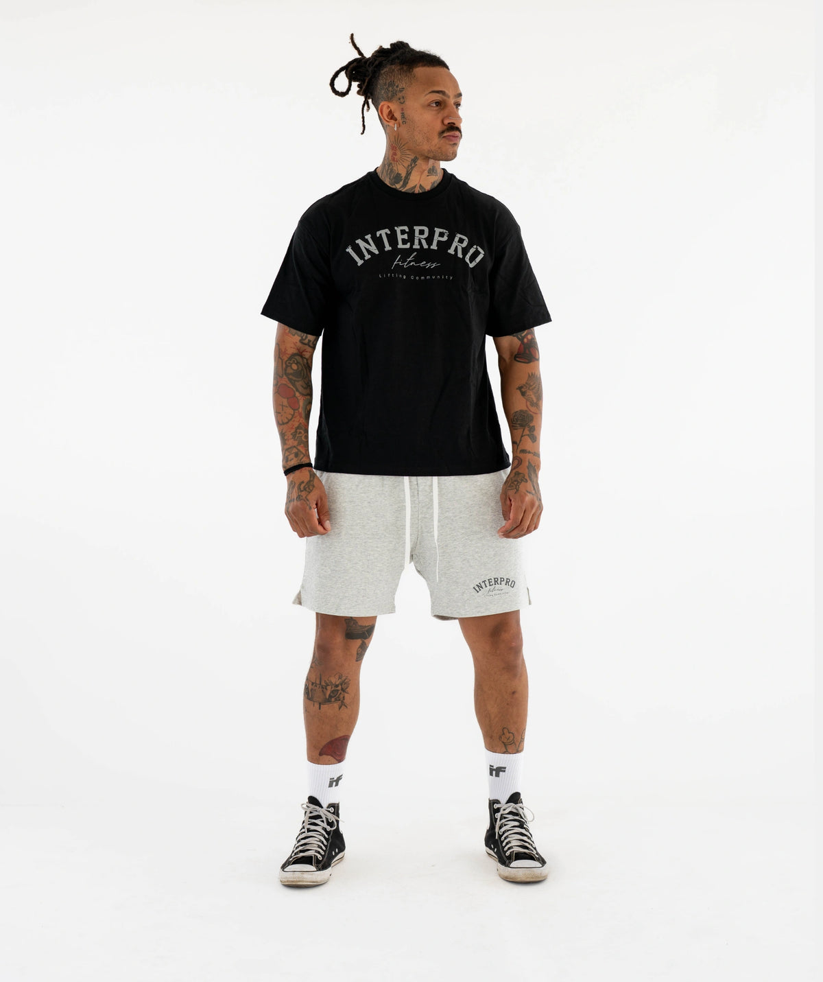 black t-shirt 